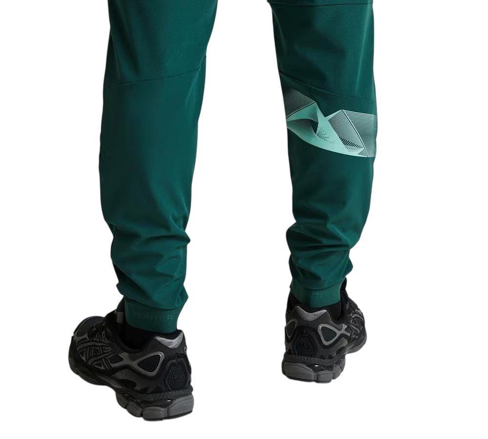 MONTERRAIN DISTANCE WOVEN RUNNING PANT GREEN